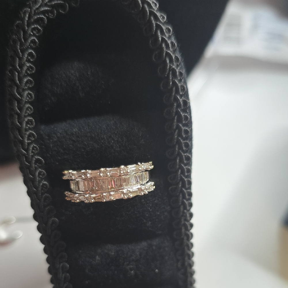 Elegant Silver Ring with Clear Stones